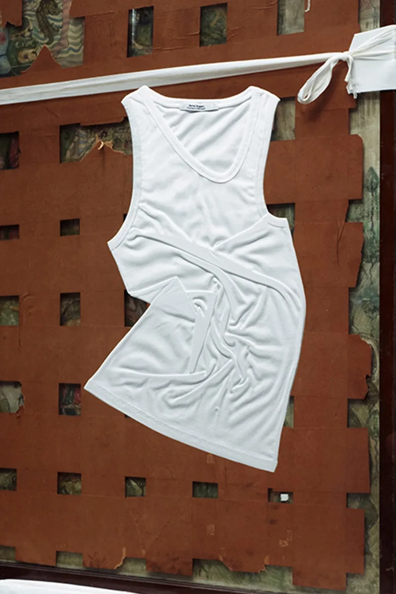 acne-studios-x-chalayan-une-capsule-nostalgique-et-audacieuse/carousel-6.jpg