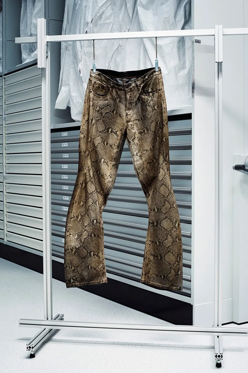 acne-studios-x-chalayan-une-capsule-nostalgique-et-audacieuse/carousel-7.jpg