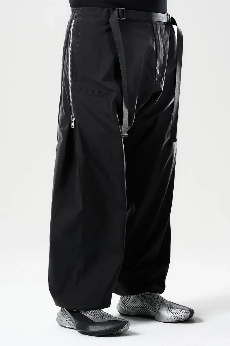 ACRONYM et ALIVEFORM dévoilent THE BLADE dans un nouveau coloris « Obsidian Nickel »