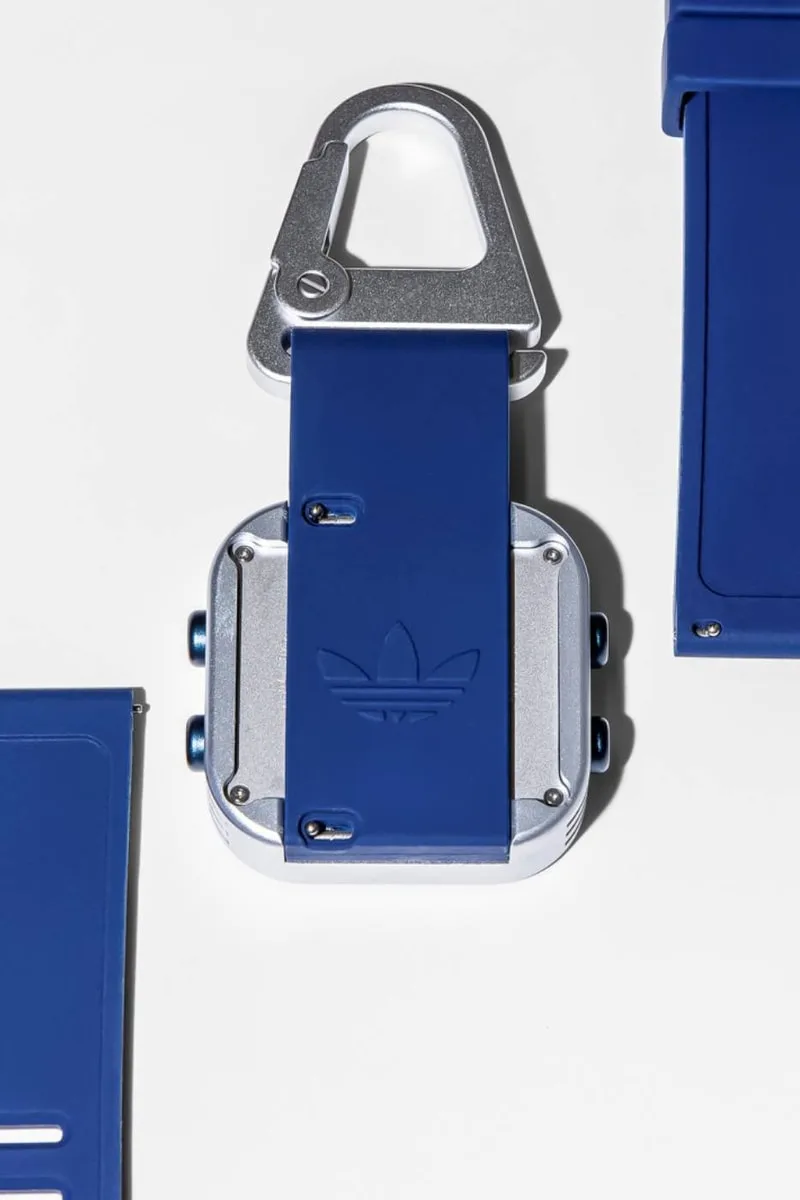 Montre mousqueton adidas Originals ADAPTIK ONE AOST26518, AOST26520 et AOST26521