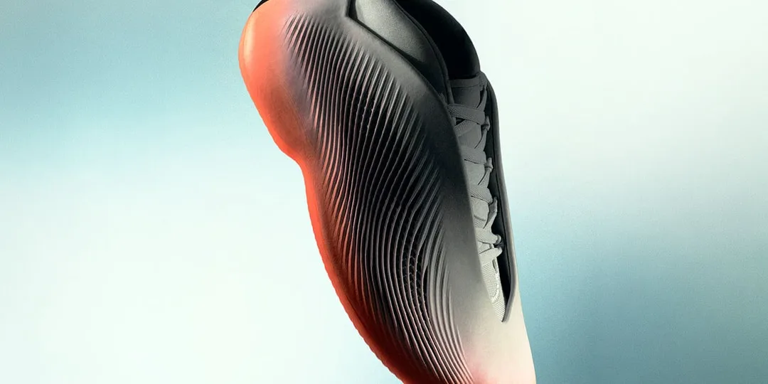 Chaussure moderne avec design futuriste et lumineux, flottant dans l'espace.