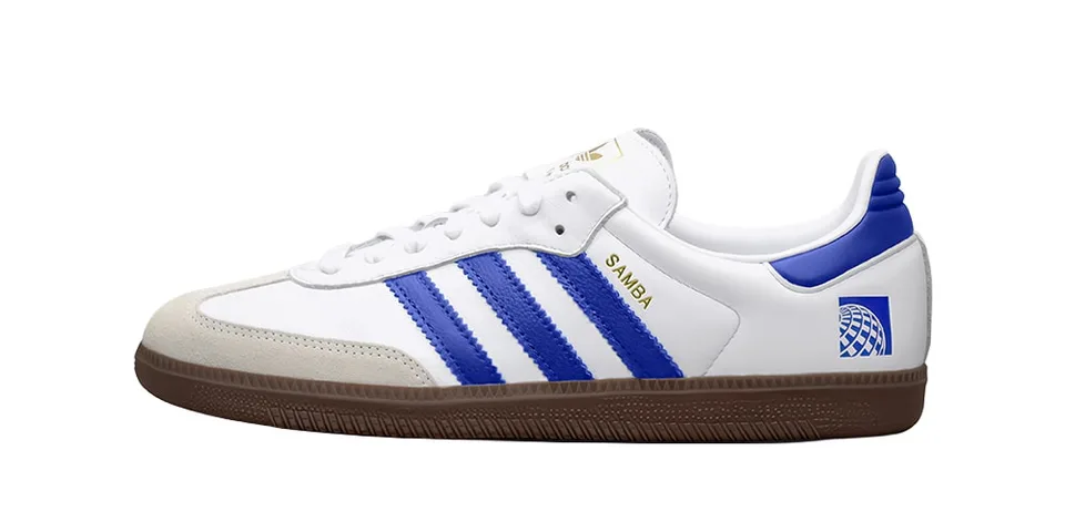 Chaussure Adidas blanche et bleue avec semelle marron