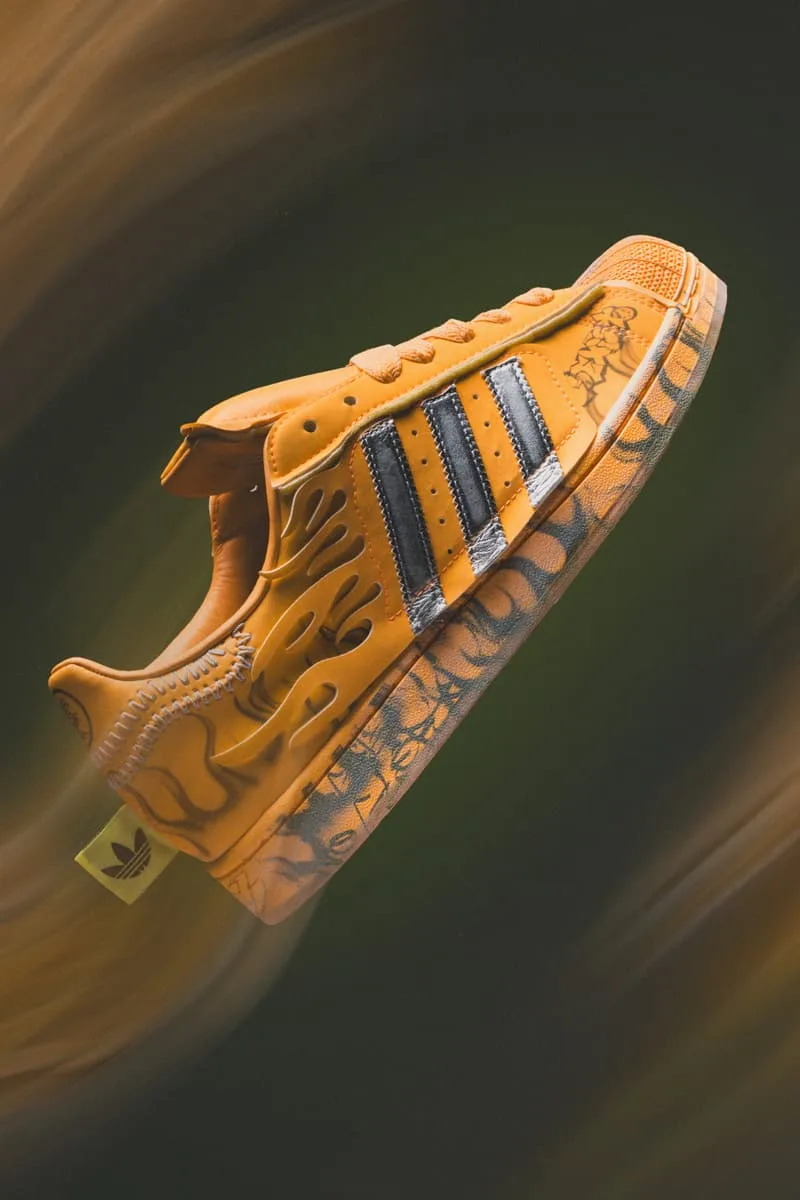 adidas-et-hellstar-revisitent-la-superstar-ii-en-orange-brumeux/carousel-1.jpg