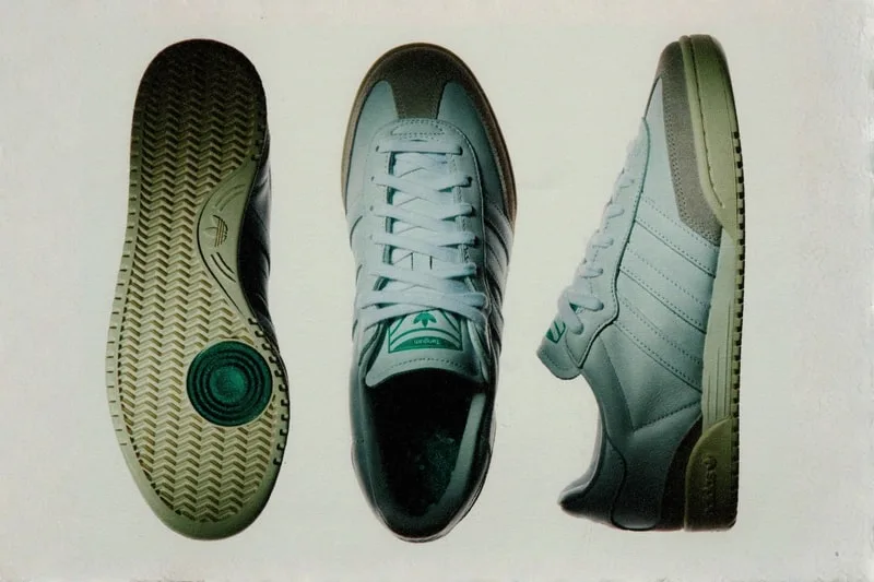 Trois vues de baskets avec semelle texturée et accents verts.