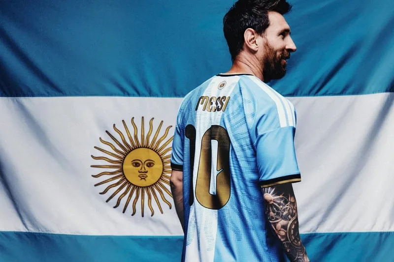 adidas-la-tunique-dadieu-de-messi-en-sol-de-mayo/carousel-1.jpg