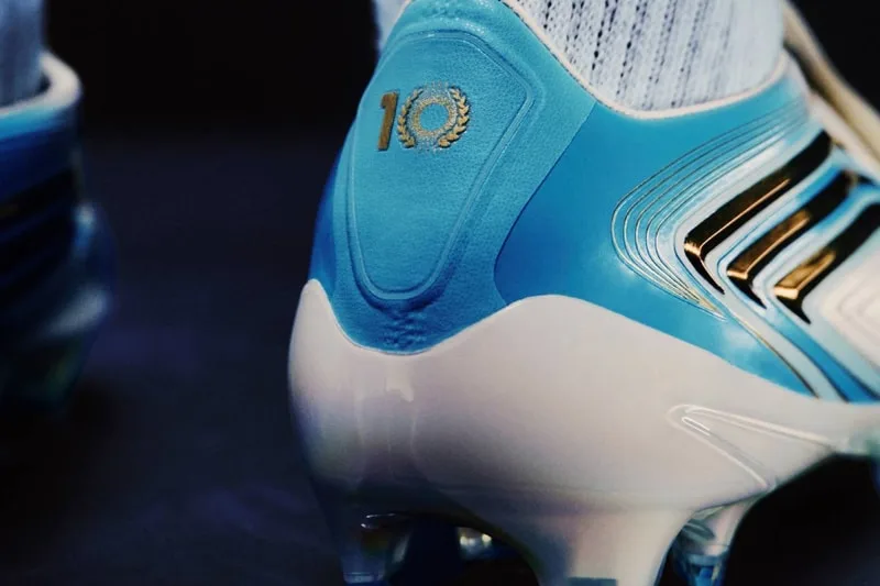 adidas-la-tunique-dadieu-de-messi-en-sol-de-mayo/carousel-12.jpg