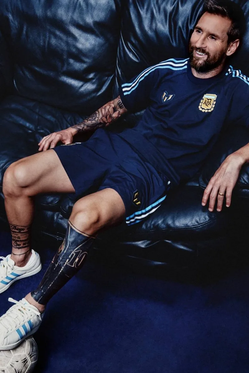 adidas-la-tunique-dadieu-de-messi-en-sol-de-mayo/carousel-2.jpg
