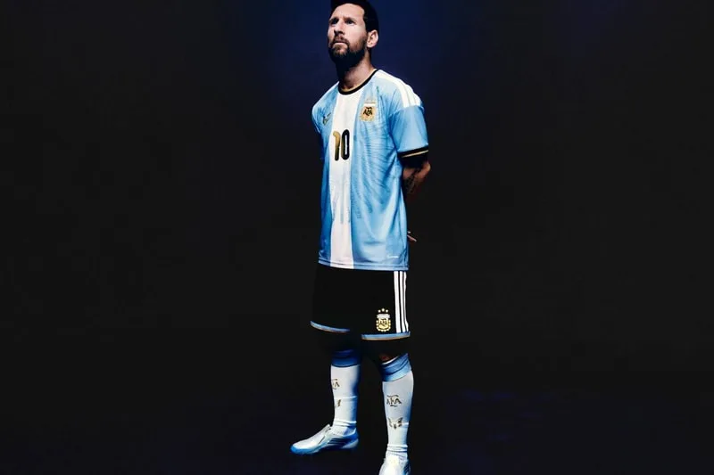 adidas-la-tunique-dadieu-de-messi-en-sol-de-mayo/carousel-4.jpg