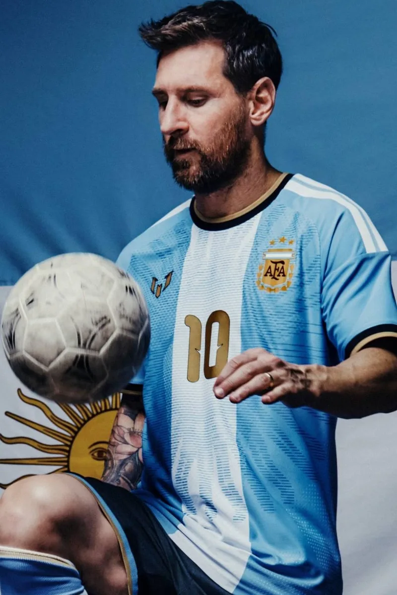 adidas-la-tunique-dadieu-de-messi-en-sol-de-mayo/carousel-6.jpg