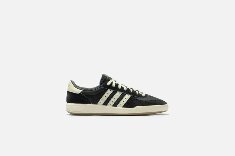 adidas-originals-un-heritage-revisite-chez-hbx/carousel-13.jpg