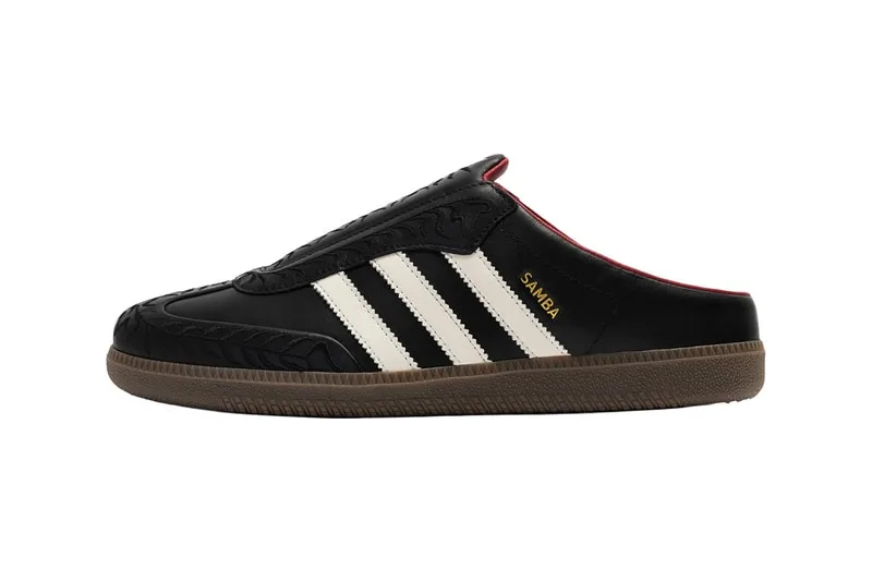 Chaussure noire avec bandes blanches, design stylé Samba.