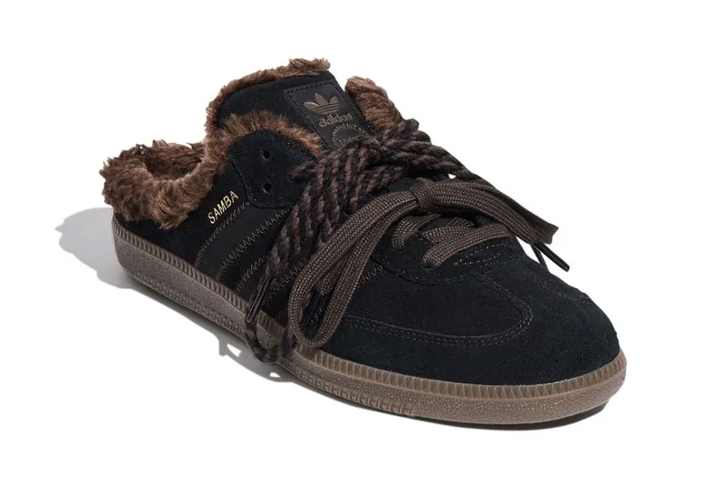 Chaussure noire à fourrure marron et lacets épais