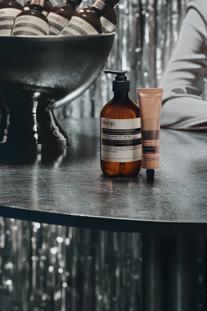 Campagne de lancement de la collection des fêtes Aēsop « Un temps pour se retrouver », par Elena Heatherwick