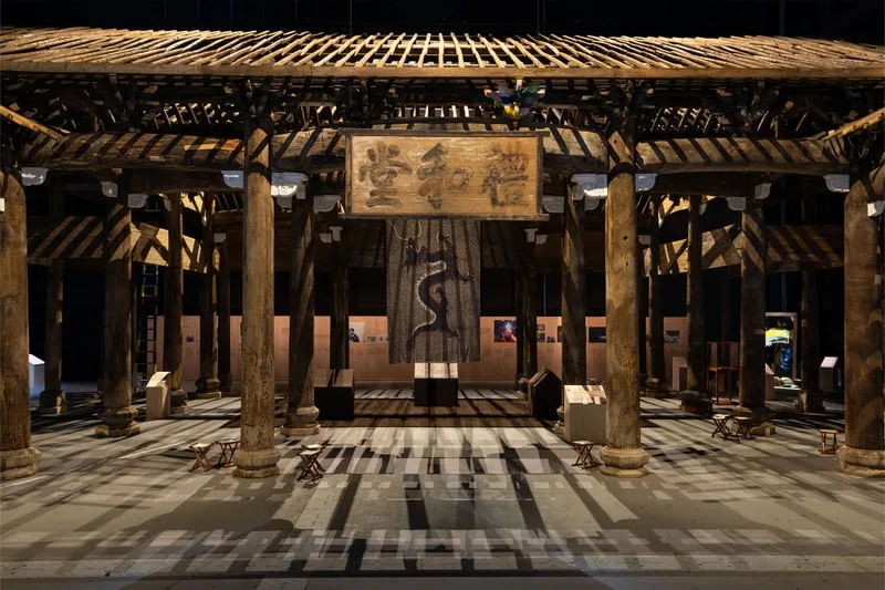 ai-weiwei-performance-de-24-heures-sur-sa-detention/carousel-8.jpg