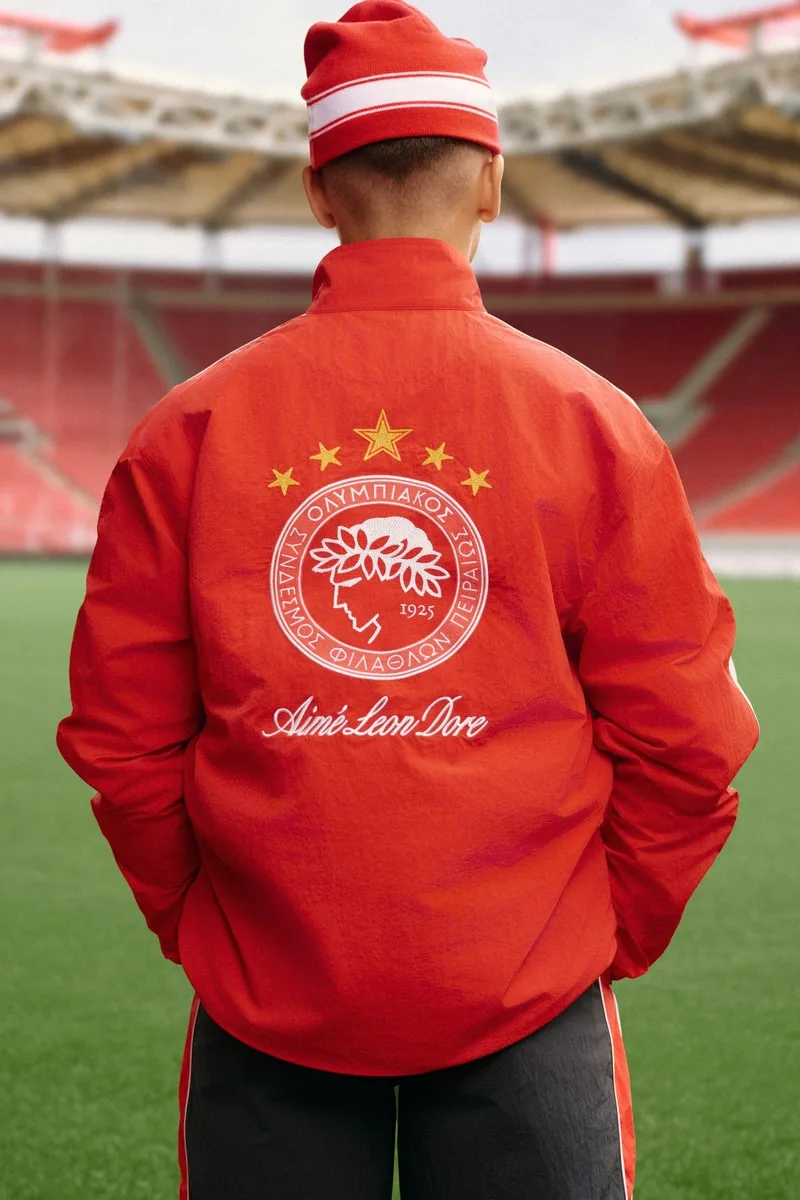 Aimé Leon Dore et l’Olympiacos F.C. se retrouvent pour une deuxième collection collaborative