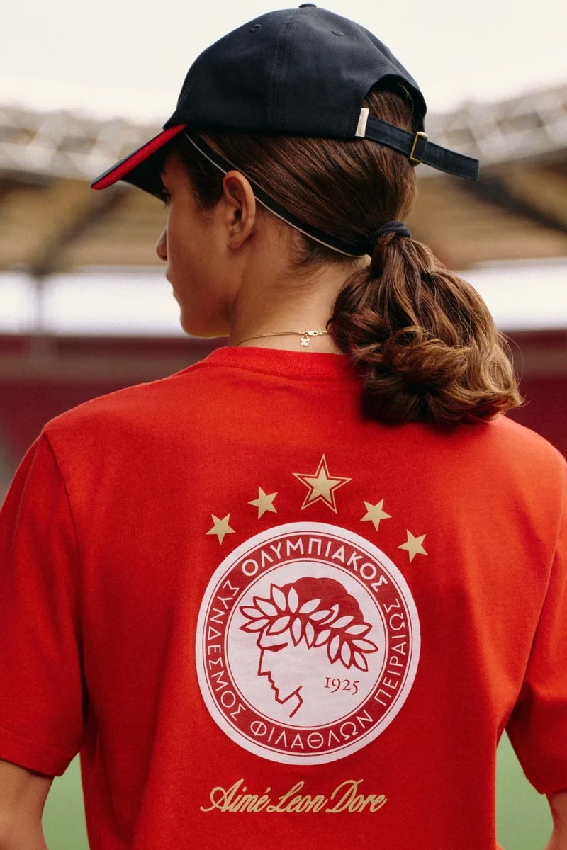 Aimé Leon Dore et l’Olympiacos F.C. se retrouvent pour une deuxième collection collaborative