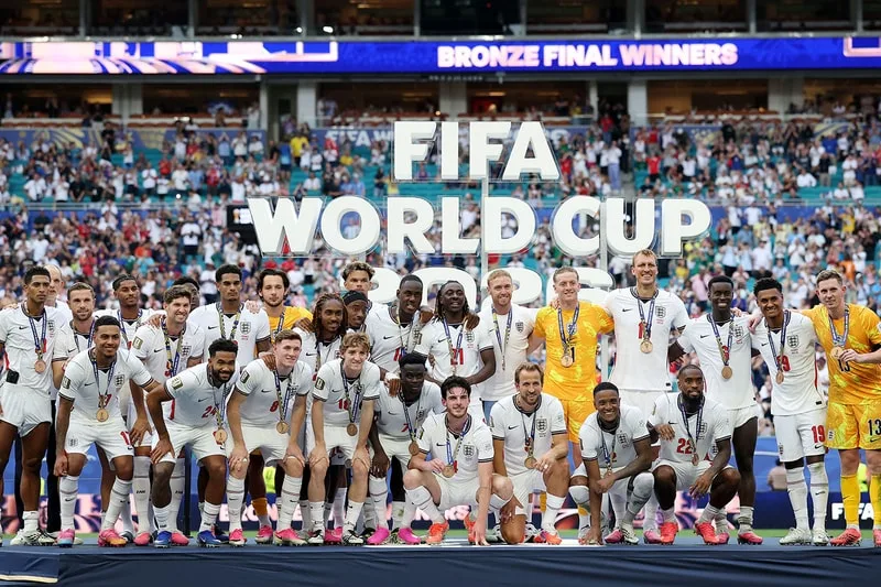 Équipe célébrant dans un stade avec le texte FIFA World Cup 2022.