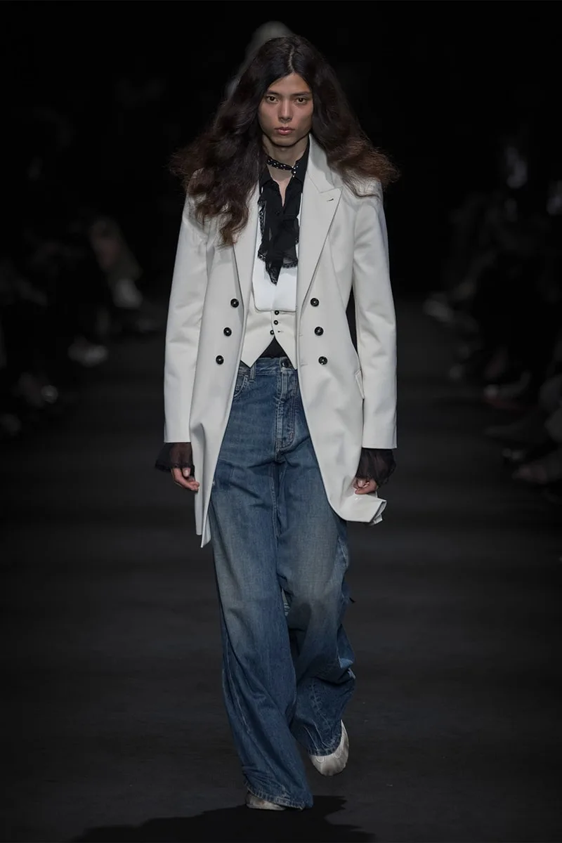 ann-demeulemeester-entre-ciel-et-dunes-pour-la-ss27/carousel-10.jpg