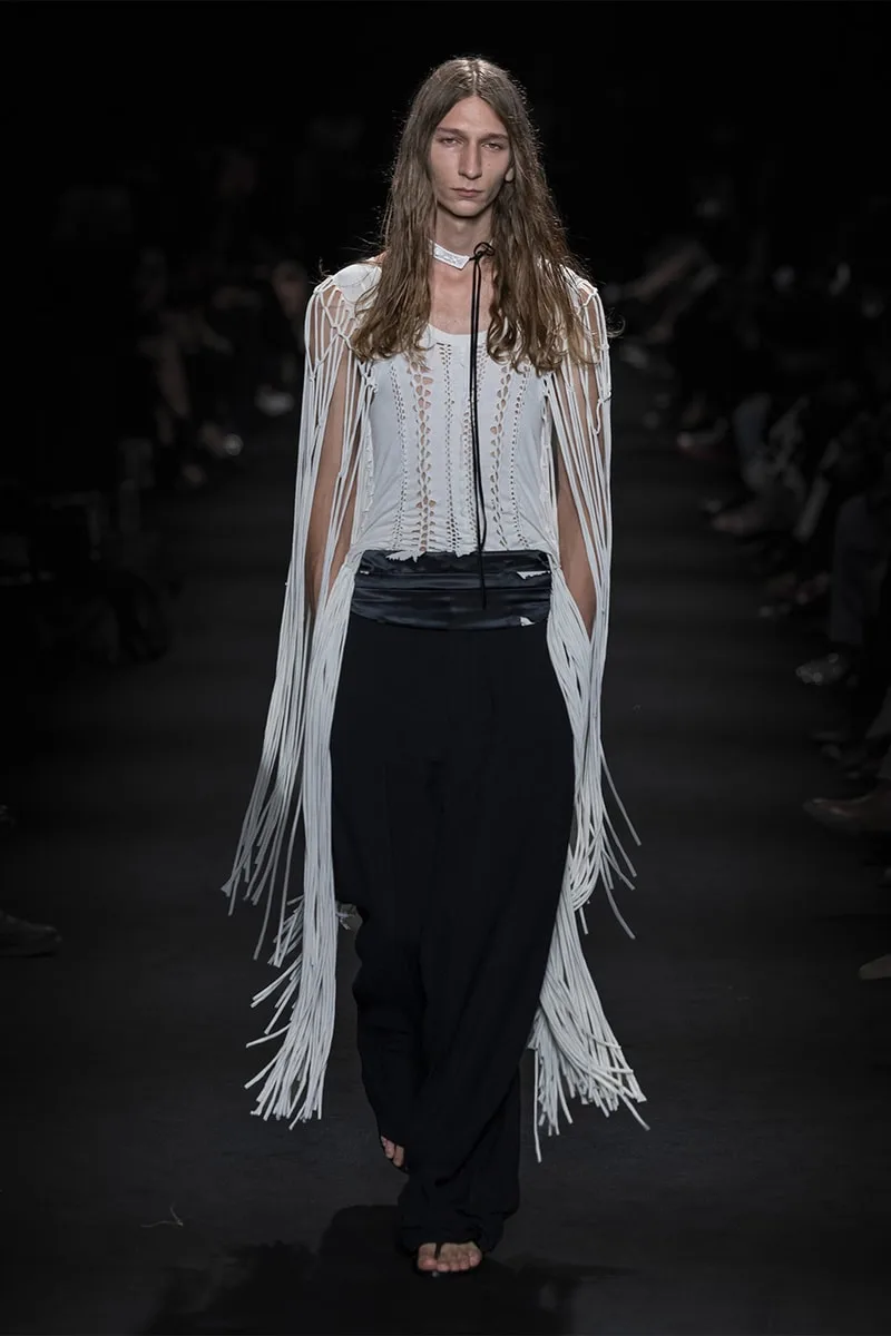 ann-demeulemeester-entre-ciel-et-dunes-pour-la-ss27/carousel-12.jpg