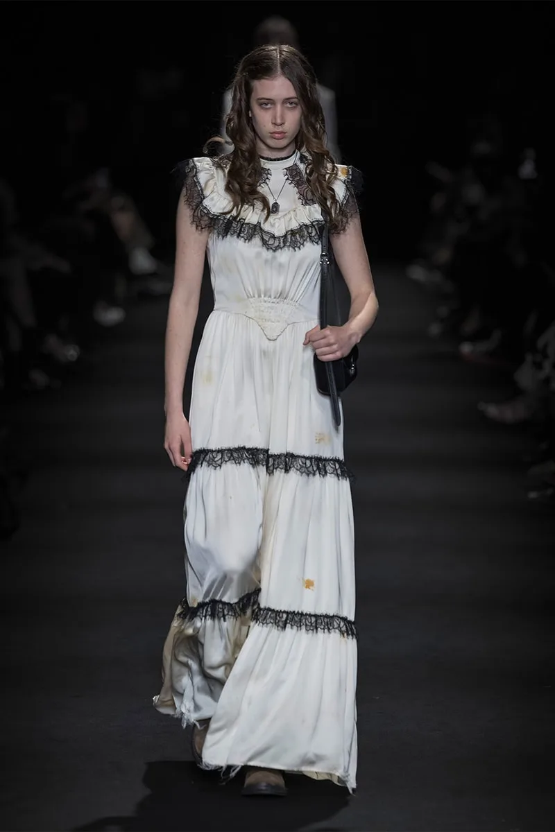 ann-demeulemeester-entre-ciel-et-dunes-pour-la-ss27/carousel-15.jpg