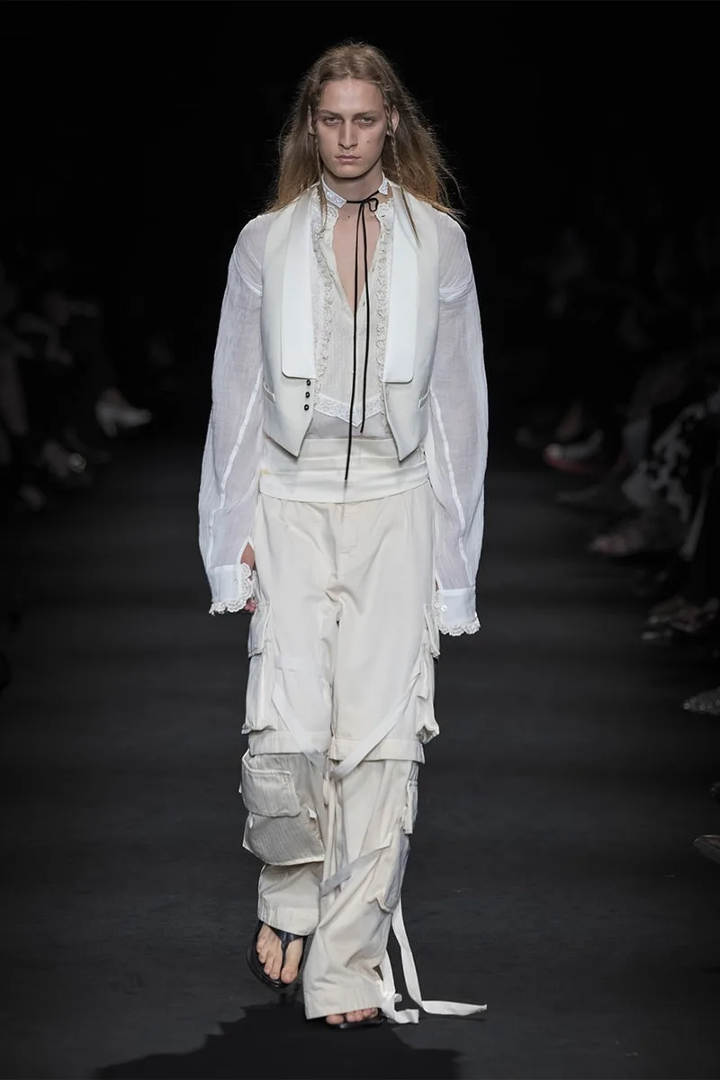 ann-demeulemeester-entre-ciel-et-dunes-pour-la-ss27/carousel-3.jpg