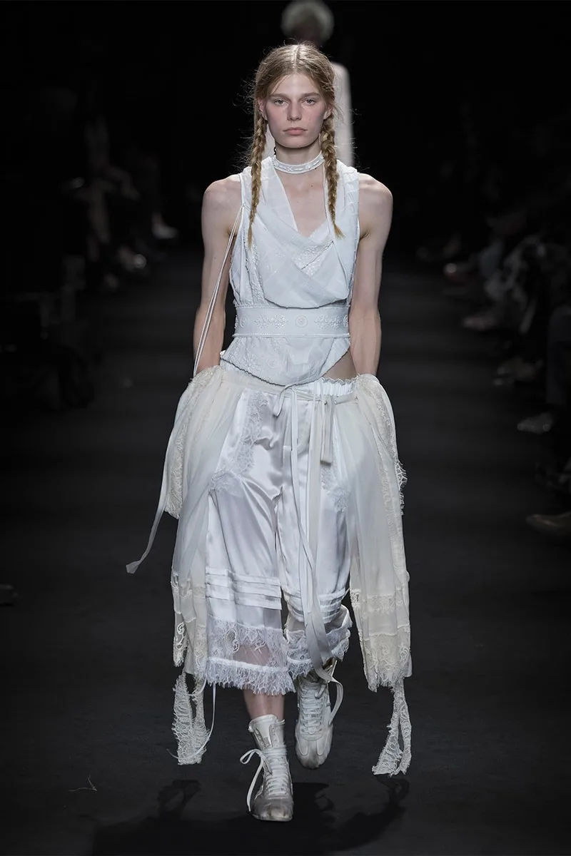 ann-demeulemeester-entre-ciel-et-dunes-pour-la-ss27/carousel-4.jpg