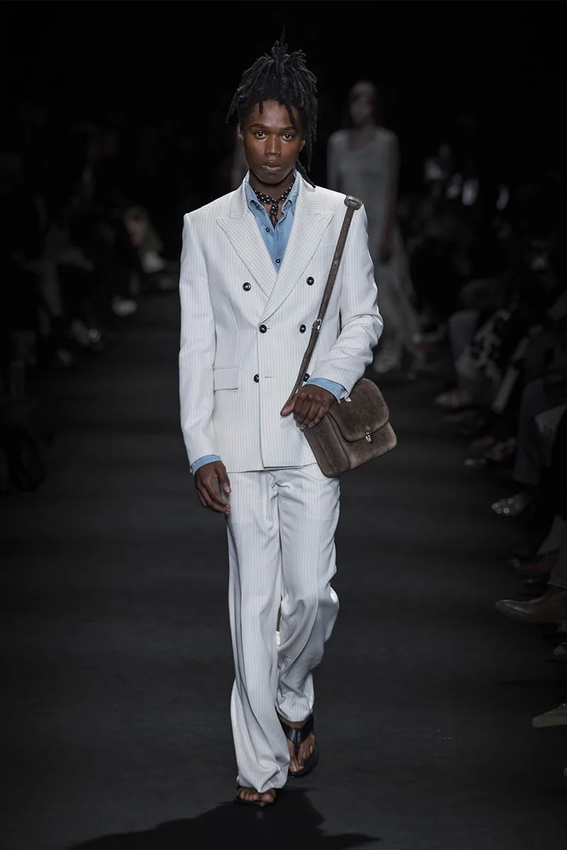 ann-demeulemeester-entre-ciel-et-dunes-pour-la-ss27/carousel-8.jpg