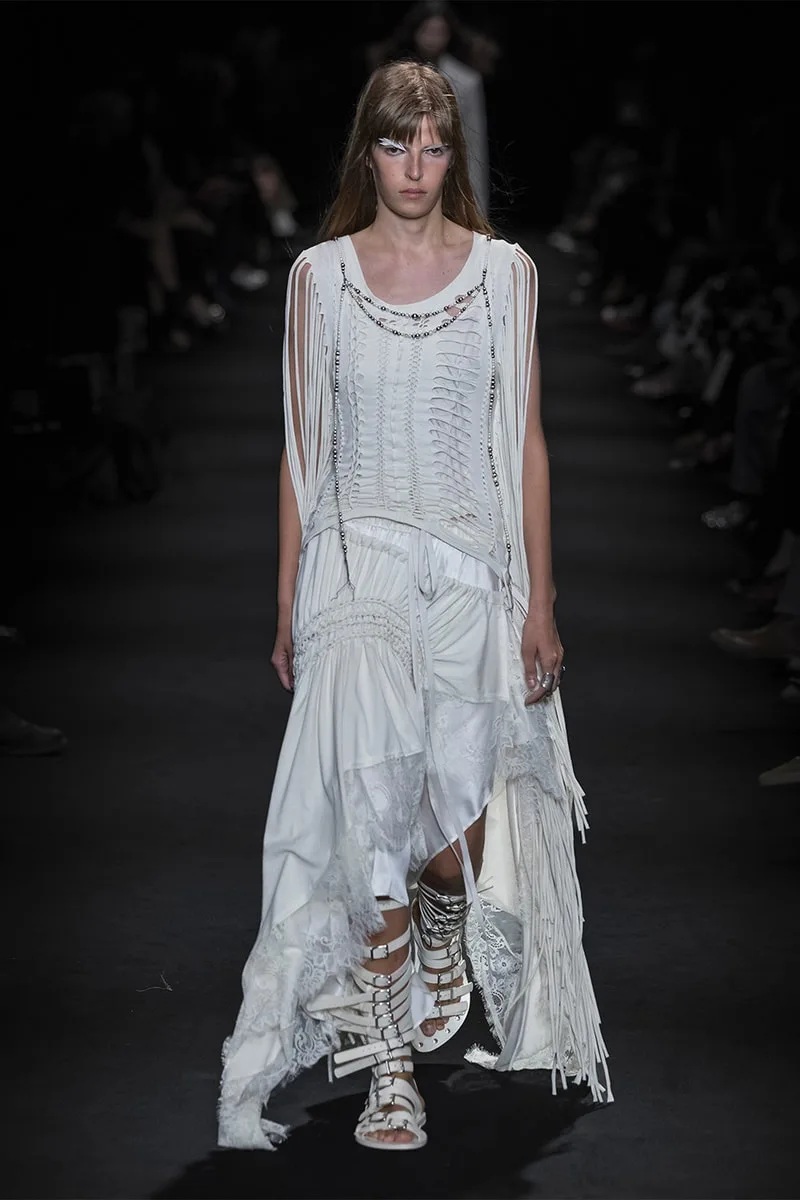 ann-demeulemeester-entre-ciel-et-dunes-pour-la-ss27/carousel-9.jpg