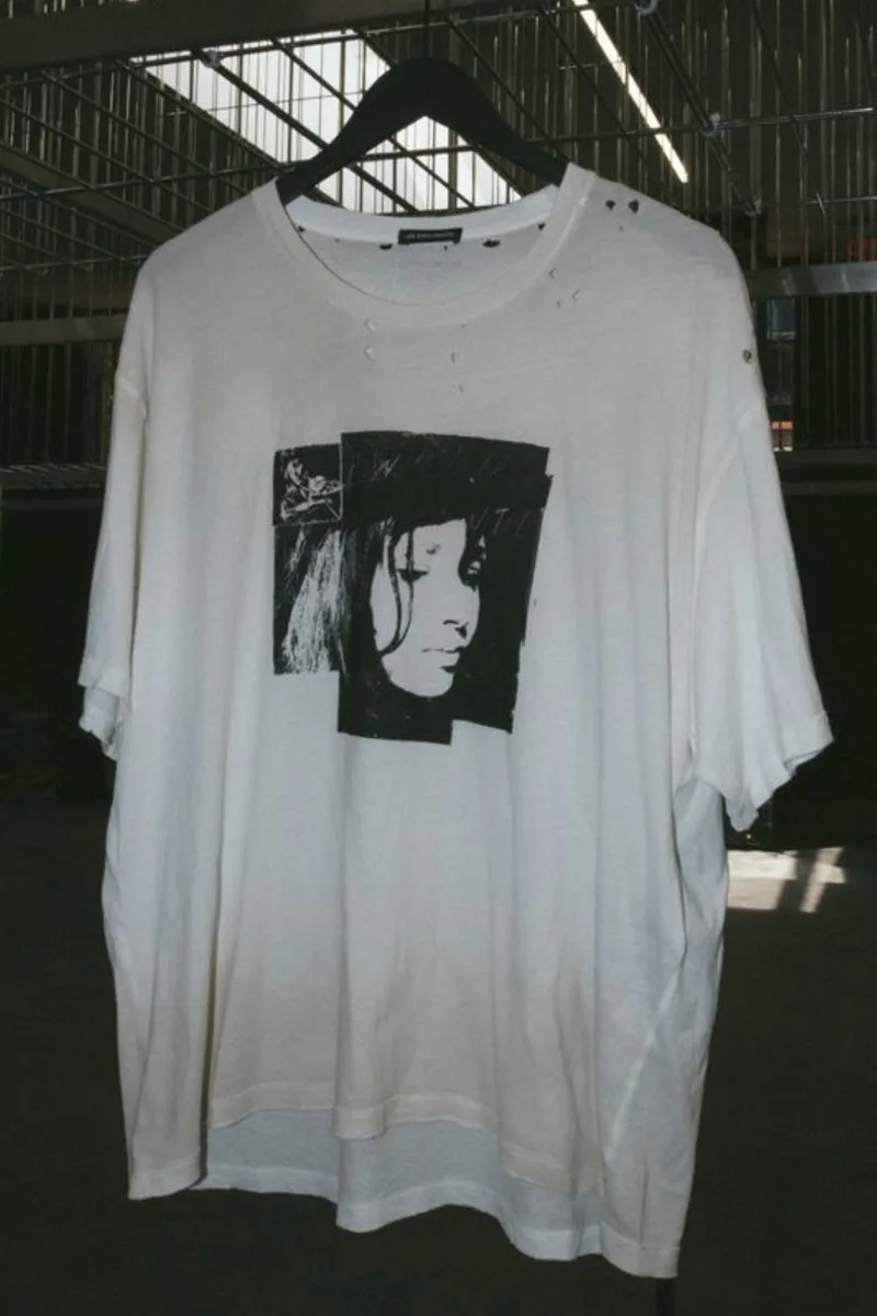 ann-demeulemeester-une-capsule-ss26-exclusive-et-vinyle-rare/carousel-3.jpg