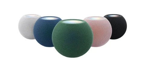 Enceintes rondes colorées alignées en demi-cercle.