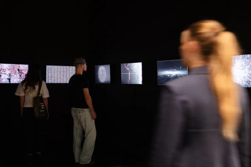art-basel-2026-lart-de-la-decouverte-en-personne/carousel-6.jpg