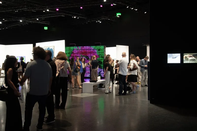 art-basel-2026-lart-de-la-decouverte-en-personne/carousel-7.jpg