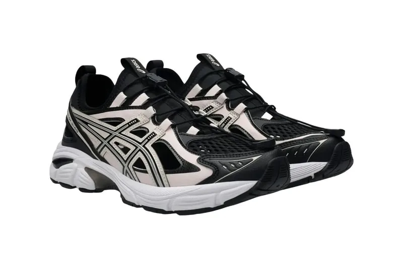 Paire de chaussures de sport noires et blanches Asics avec un design moderne.