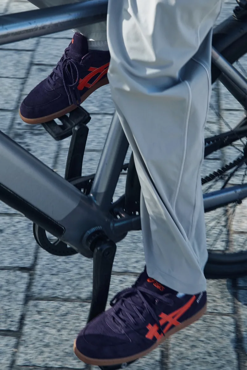 Diorama Homo Scrollus Canapus d’ASICS à Paris, sur le défilement compulsif et la santé mentale
