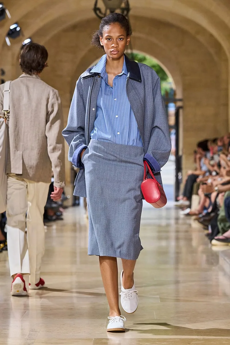 auralee-une-elegance-decontractee-a-la-fashion-week/carousel-12.jpg