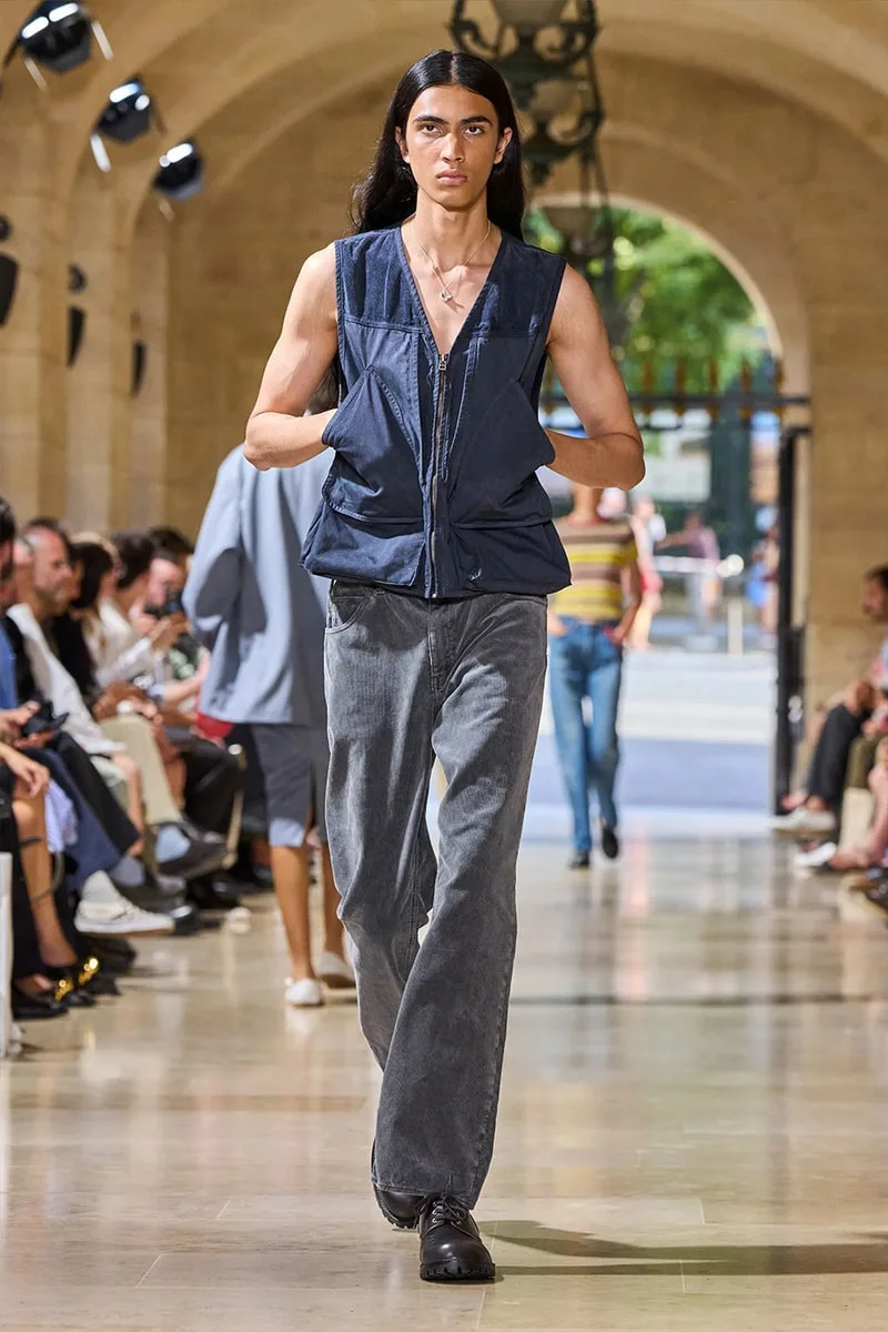 auralee-une-elegance-decontractee-a-la-fashion-week/carousel-13.jpg