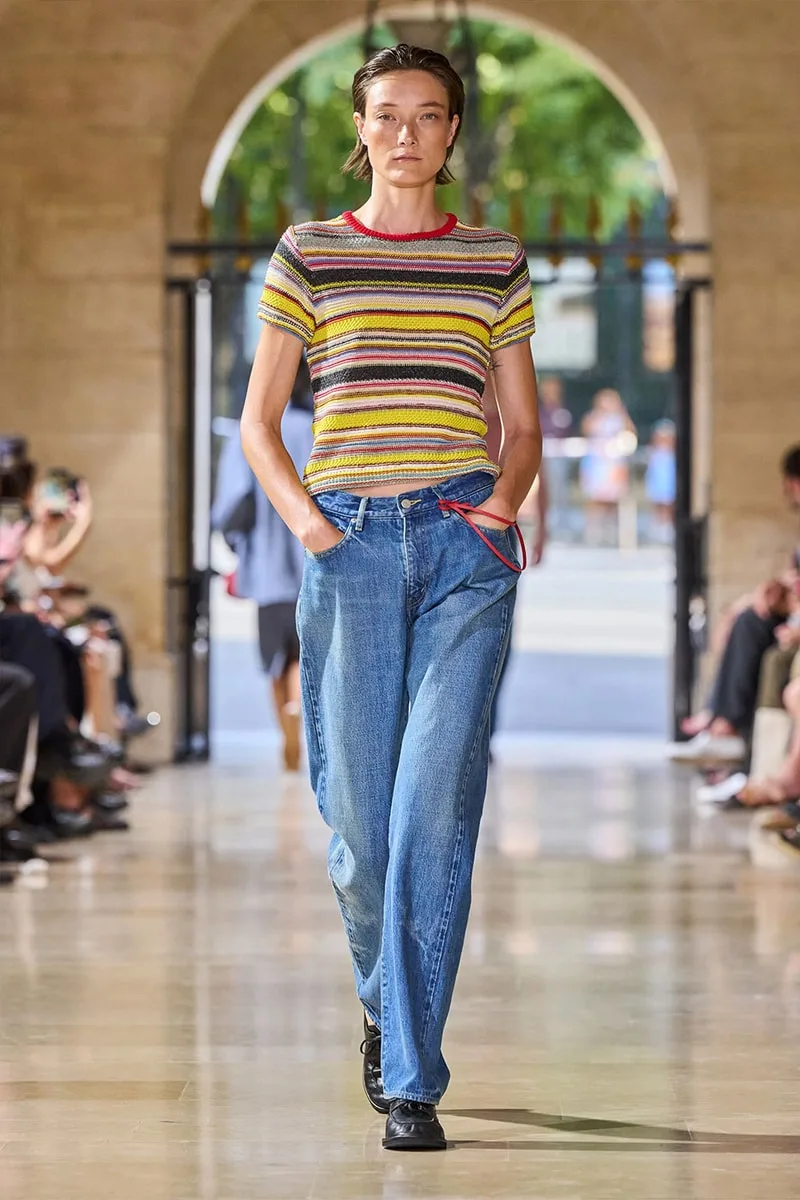 auralee-une-elegance-decontractee-a-la-fashion-week/carousel-14.jpg