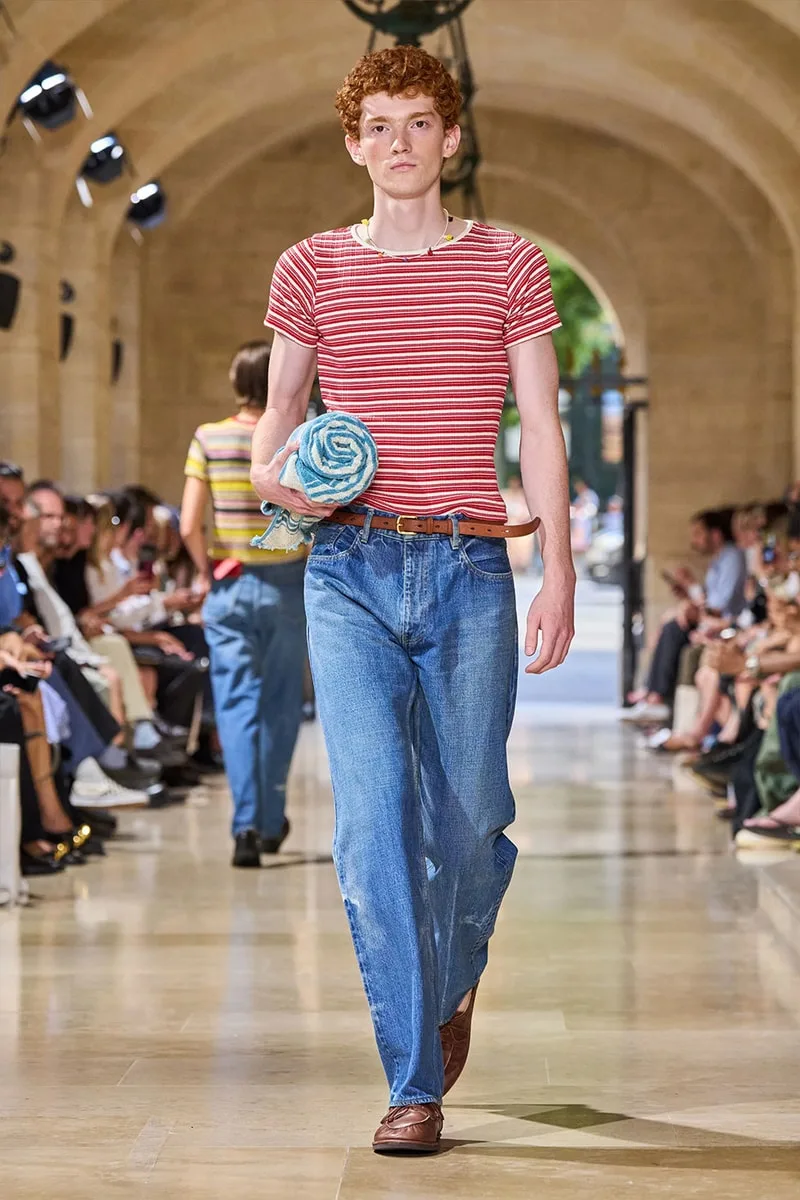 auralee-une-elegance-decontractee-a-la-fashion-week/carousel-15.jpg