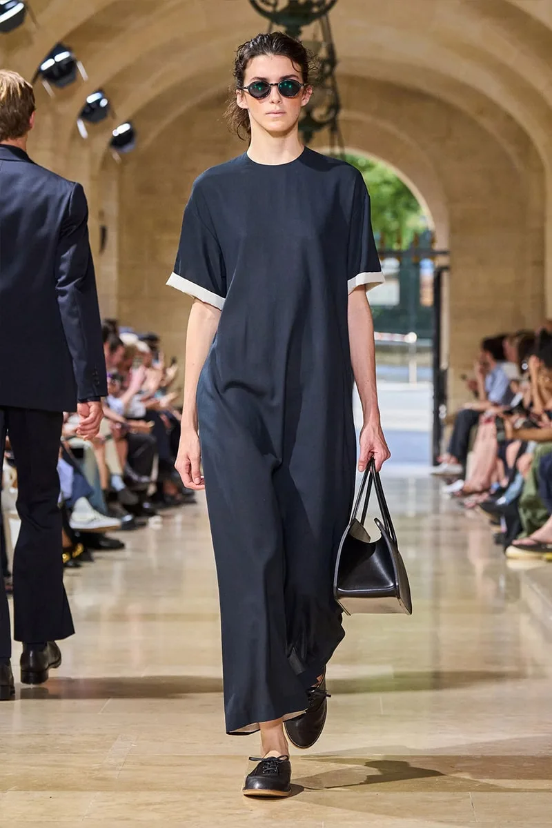 auralee-une-elegance-decontractee-a-la-fashion-week/carousel-4.jpg