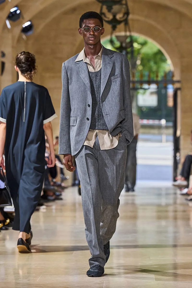 auralee-une-elegance-decontractee-a-la-fashion-week/carousel-5.jpg