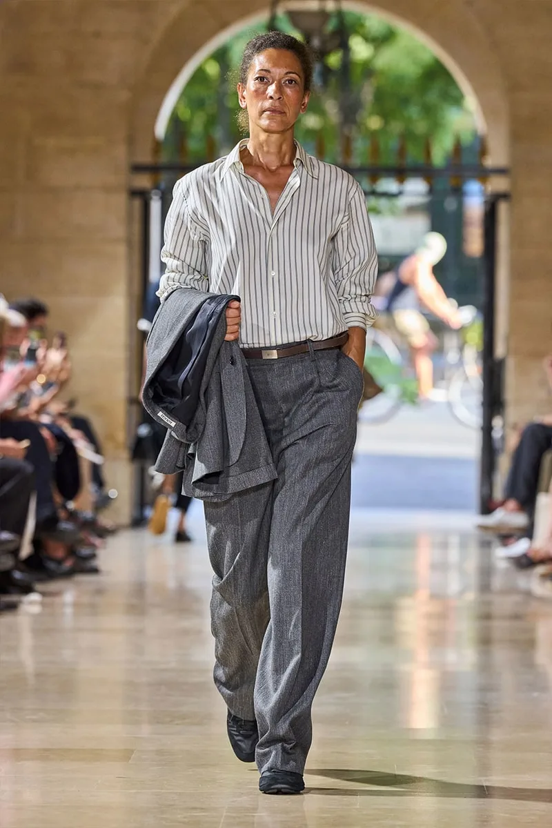 auralee-une-elegance-decontractee-a-la-fashion-week/carousel-6.jpg