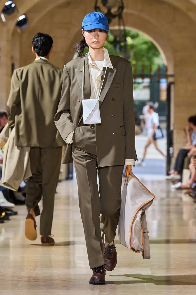 auralee-une-elegance-decontractee-a-la-fashion-week/carousel-8.jpg