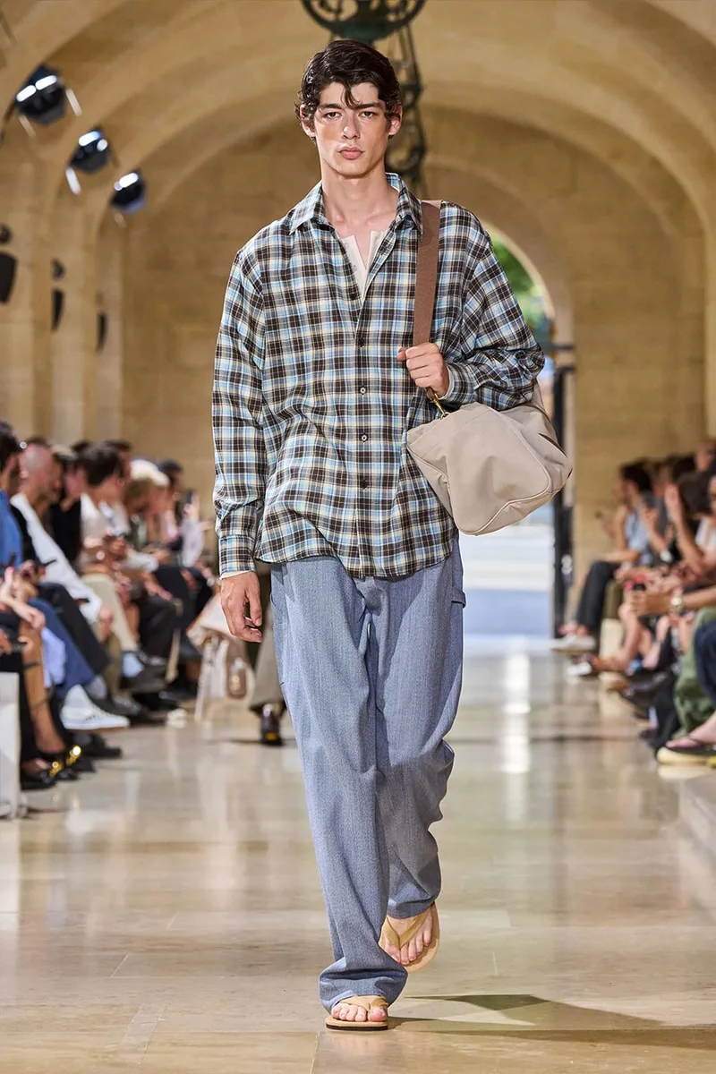 auralee-une-elegance-decontractee-a-la-fashion-week/carousel-9.jpg