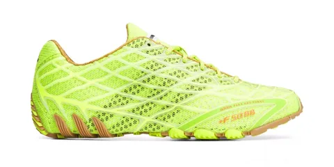 Chaussure de sport jaune vif à motifs noirs et semelles brunes