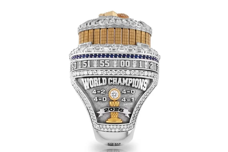 Zoom sur la bague de champions NBA 2026 des Knicks, signée Jason of Beverly Hills