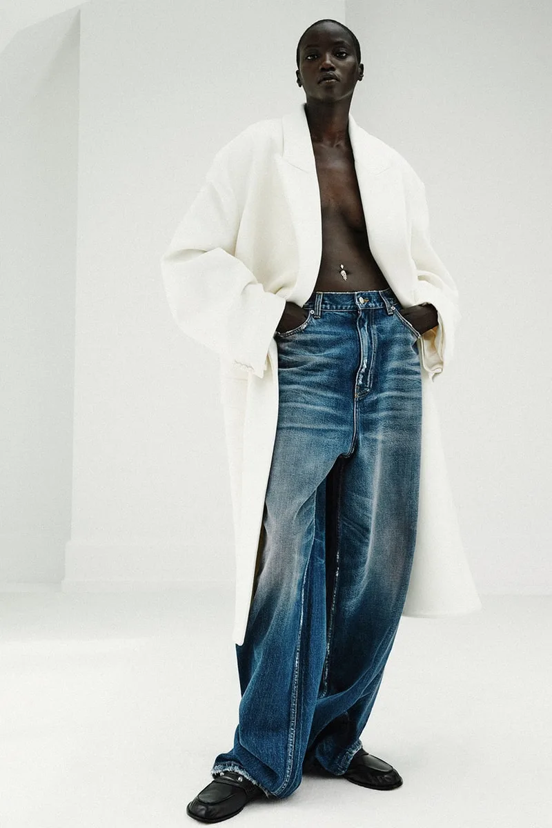 balenciaga-printemps-2027-lere-du-vetement-unsized/carousel-4.jpg