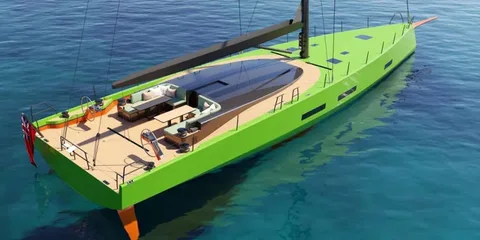 Voilier moderne vert sur l'eau claire