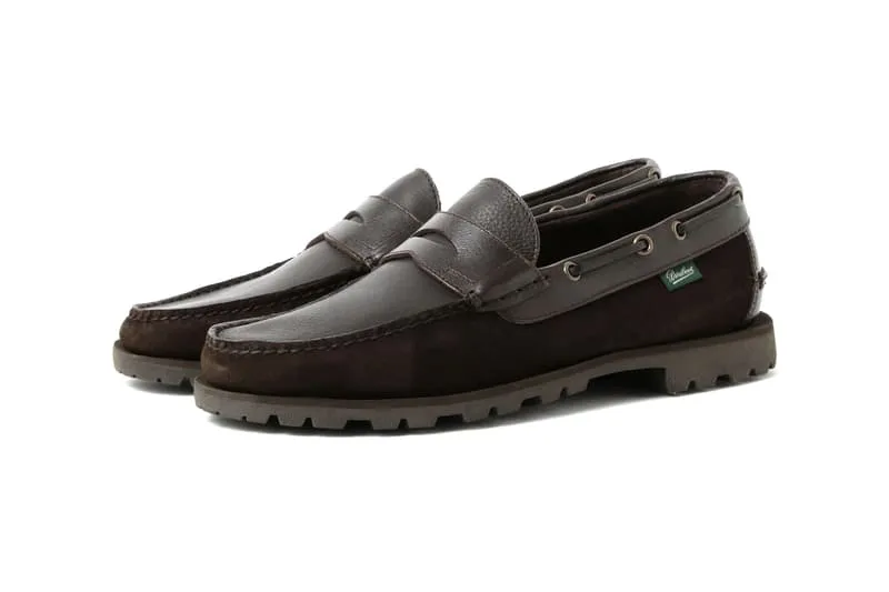 Mocassins marron élégants sur semelles robustes.