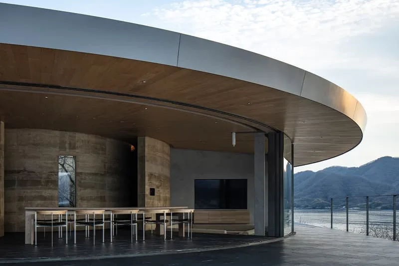 Bjarke Ingels apporte un futurisme audacieux au Japon avec NOT A HOTEL Setouchi