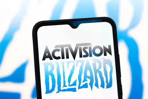 Logo d'Activision Blizzard sur un écran de smartphone.